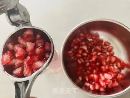 Make Fresh pomegranate juice step 3