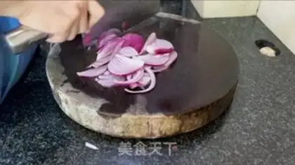 Make Onion fried meat step 1