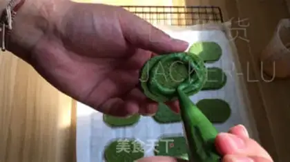 Make Scribbles of tea step 18