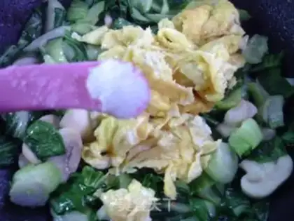 Make Mushroom eggs and vegetables step 11