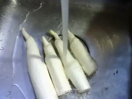 Make The pickles boil the bones white step 1