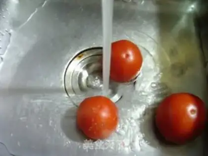 Make Tomato fat steak soup step 1
