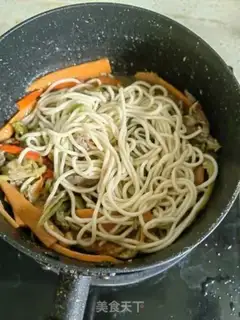 Make Beef and vegetable noodles step 7