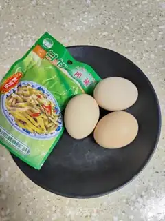Make Squeeze the eggs step 0