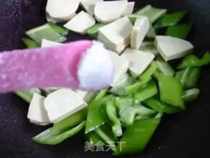 Make The green pepper, the sour chicken, the cabbage step 3