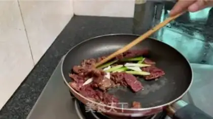 Make Celery garlic beef step 8