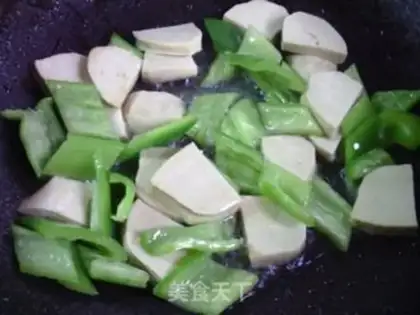 Make The green pepper, the sour chicken, the cabbage step 4
