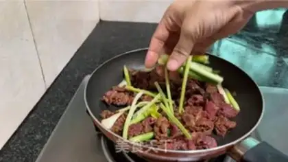 Make Celery garlic beef step 9