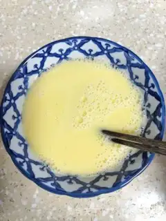 Make Squeeze the eggs step 4