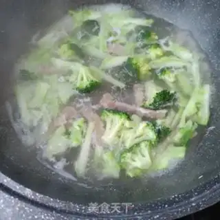 Make Ham eggs and broccoli step 5