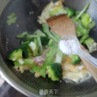 Make Ham eggs and broccoli step 11
