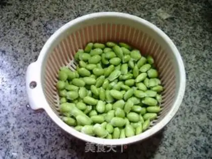 Make Watermelon peeled with beans step 1