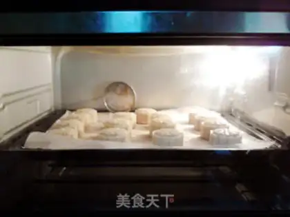 Make A simple version of the moon cake step 18