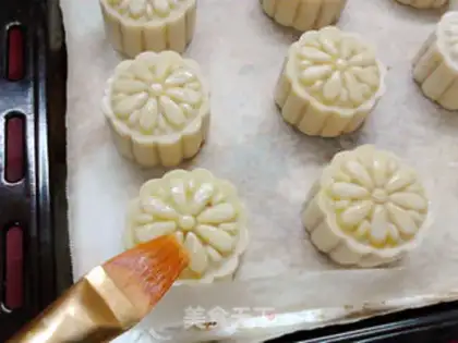 Make A simple version of the moon cake step 19