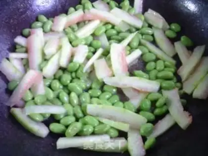 Make Watermelon peeled with beans step 5