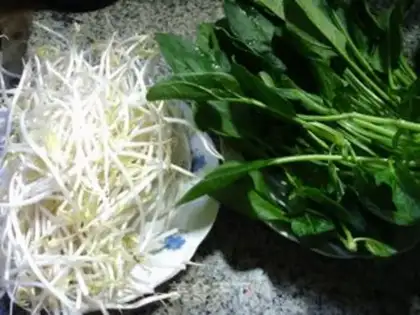Make The spinach sprouts step 0