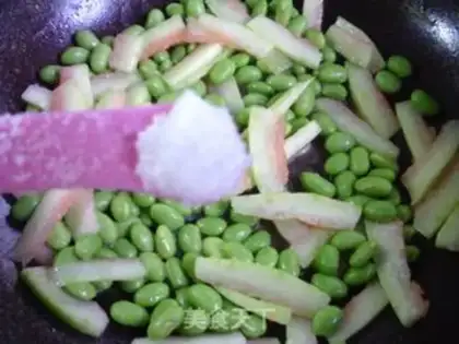 Make Watermelon peeled with beans step 6