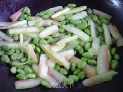 Make Watermelon peeled with beans step 8