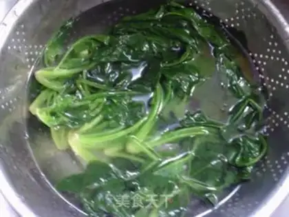 Make The spinach sprouts step 2