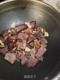 Make Pyramid-dried pork step 3