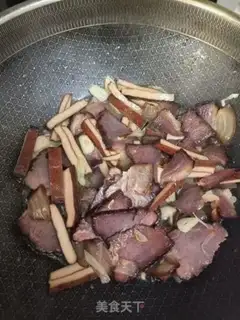 Make Pyramid-dried pork step 4