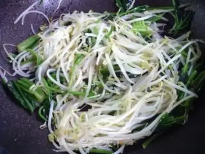 Make The spinach sprouts step 5
