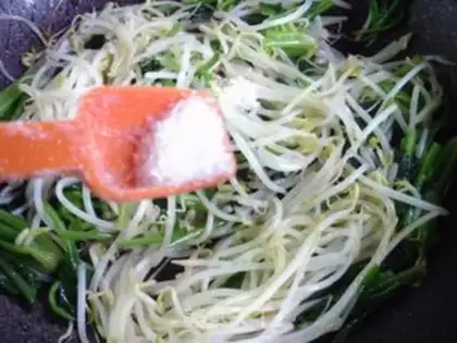 Make The spinach sprouts step 7