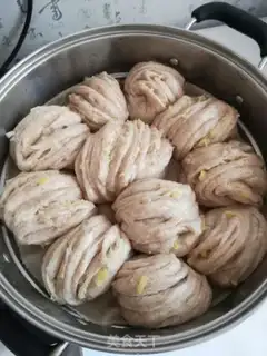 Make Black onion rolls step 4