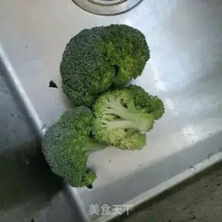 Make The roasted broccoli step 0