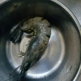 Make Black tiger shrimp hot noodles step 3