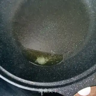 Make Black tiger shrimp hot noodles step 4