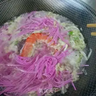 Make Black tiger shrimp hot noodles step 12