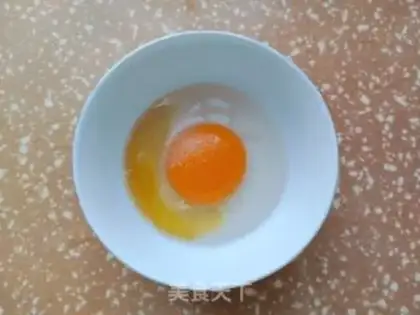 Make Carrot pepper fried eggs step 1