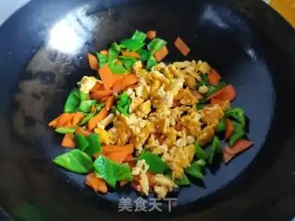 Make Carrot pepper fried eggs step 5