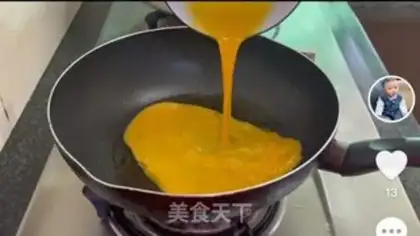 Make Tomato fried egg beef step 5