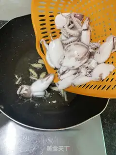 Make Garlic celery fried pipe step 8
