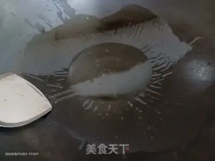 Make Onion fried eggs step 1