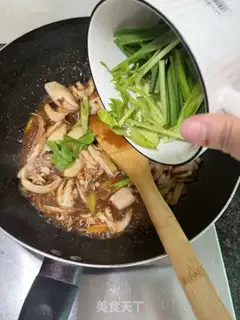 Make Garlic celery fried pipe step 12