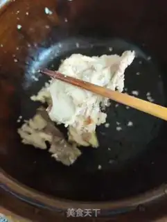 Make Lian Pear Chicken Bone soup step 0