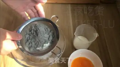 Make Black and sesame early cake step 1