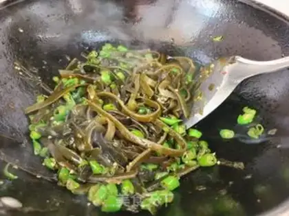 Make Wire peppers, sea ribbons step 3