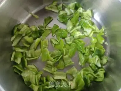 Make Silver-eared green pepper step 3