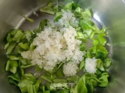 Make Silver-eared green pepper step 4