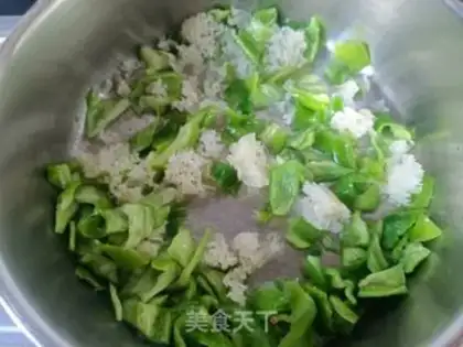 Make Silver-eared green pepper step 5