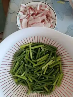 Make Old garlic meat step 0