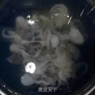 Make Wrinkled peppers and octopus legs step 0
