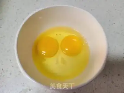 Make Garlic fried eggs step 2