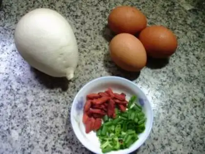 Make Fried egg radish soup step 0