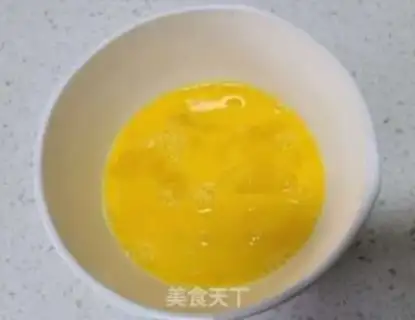 Make Garlic fried eggs step 3