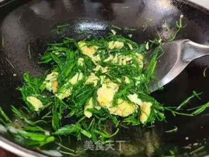 Make Garlic fried eggs step 4